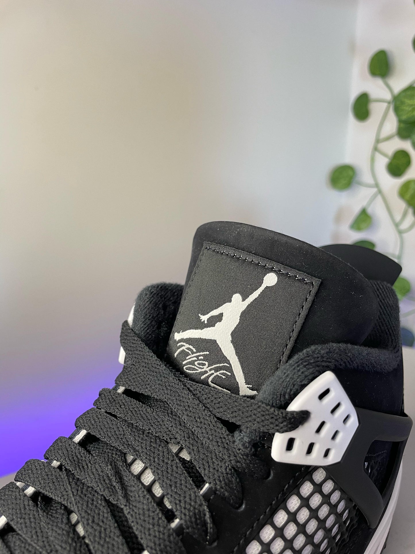 Jordan 4 Retro - White Thunder
