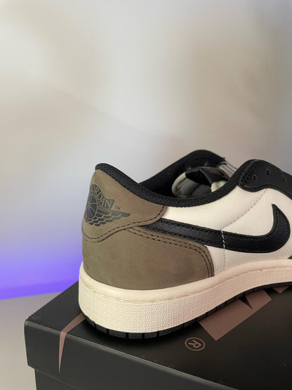 Jordan 1 Retro Low OG - Mocha [EU40]